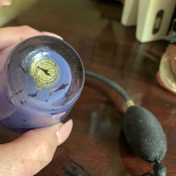 Vintage purple glass atomizer - Picture 4 of 5